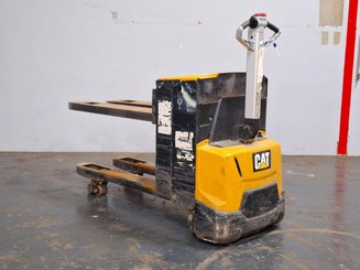 Porta-paletes eléctrico com condutor a pé Caterpillar NPP20N2E