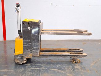 Porta-paletes eléctrico com condutor a pé Caterpillar NPP20N2E