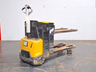 Porta-paletes eléctrico com condutor a pé Caterpillar NPP20N2E