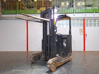 Empilhador retráctil Caterpillar NR16N2