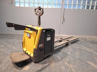 Porta-paletes eléctrico com condutor transportado Caterpillar NPV20N2