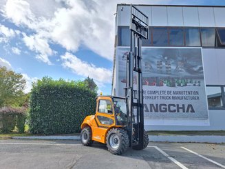 Carreta elevadora todo terreno Hangcha TT30i-4 (CPD30-XY2GC-RT4) 