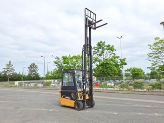 Empilhador de contrapeso 3 rodas Caterpillar EP20KT - 3