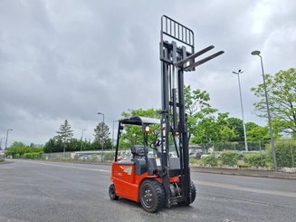 Empilhador de contrapeso 4 rodas Heli CPD30