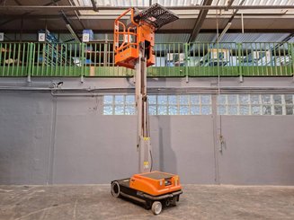 Plataforma com mastro vertical JLG 10MSP
