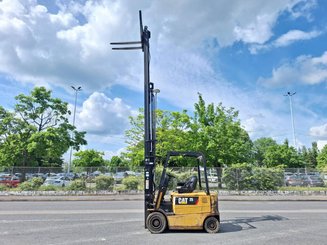 Empilhador de contrapeso 4 rodas Caterpillar EP25K-PAC