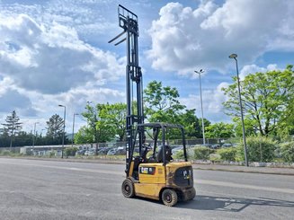 Empilhador de contrapeso 4 rodas Caterpillar EP25K-PAC