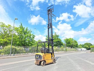 Empilhador de contrapeso 4 rodas Caterpillar EP25KP