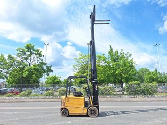 Empilhador de contrapeso 4 rodas Caterpillar EP25KP