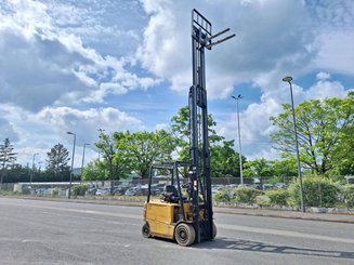 Empilhador de contrapeso 4 rodas Caterpillar EP25KP