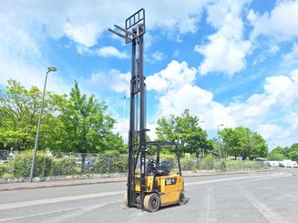 Empilhador de contrapeso 4 rodas Caterpillar EP25K-PAC