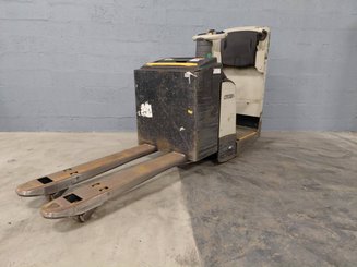 Porta-paletes eléctrico com condutor transportado Crown WT3040 2.00