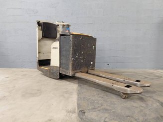 Porta-paletes eléctrico com condutor transportado Crown WT3040 2.00