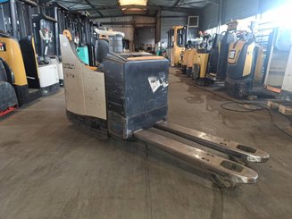 Porta-paletes eléctrico com condutor transportado Crown WT3040 2.00 - 2