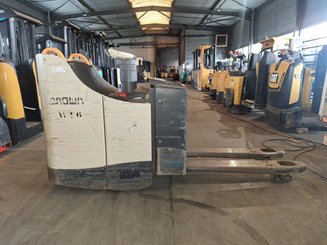 Porta-paletes eléctrico com condutor transportado Crown WT3040 2.00