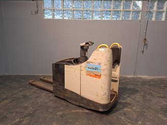 Porta-paletes eléctrico com condutor transportado Crown WT3040 2.00 - 4