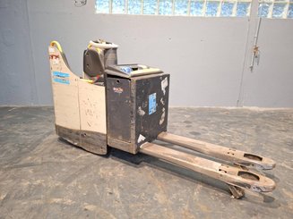 Porta-paletes eléctrico com condutor transportado Crown WT3040 2.00