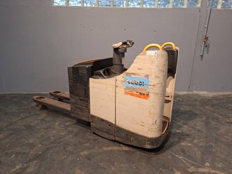 Porta-paletes eléctrico com condutor transportado Crown WT3040 2.00 - 11