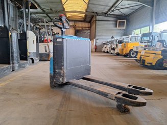 Porta-paletes eléctrico com condutor a pé Heli CBD20-150