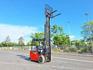 Empilhador de contrapeso 4 rodas Heli CPD30 - 7