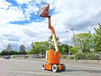 Plataforma de braço articulado JLG E300AJP