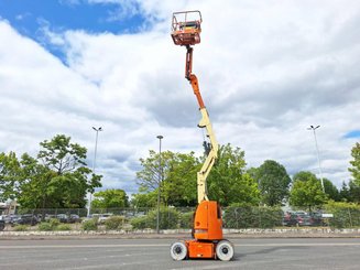 Plataforma de braço articulado JLG E300AJP