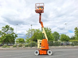 Plataforma de braço articulado JLG E300AJP