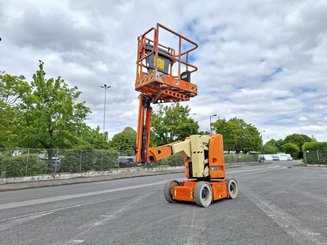 Plataforma de braço articulado JLG E300AJP