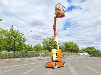 Plataforma de braço articulado JLG E300AJP