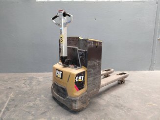 Porta-paletes eléctrico com condutor a pé Caterpillar NPP20N2