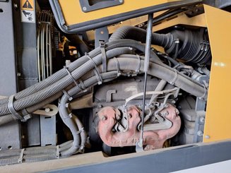 Empilhador retráctil de 4 direcções Combilift C8000-15