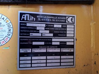 Empilhador retráctil de 4 direcções Combilift C8000-15