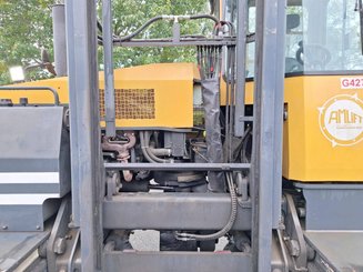 Empilhador retráctil de 4 direcções Combilift C8000-15