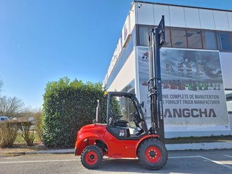 Carreta elevadora todo terreno Hangcha TT30-2