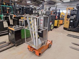 Plataforma com mastro vertical JLG P21DC - 1