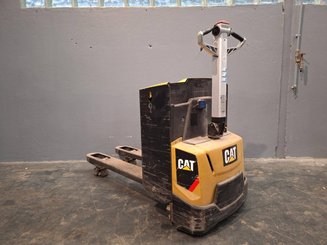 Porta-paletes eléctrico com condutor a pé Caterpillar NPP20N2