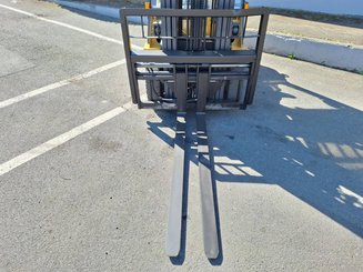 Empilhador de contrapeso 4 rodas Caterpillar GP25NT