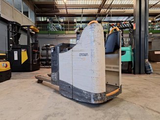 Porta-paletes eléctrico com condutor transportado Crown WT3040 2.00