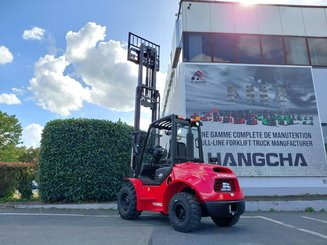 Carreta elevadora todo terreno Hangcha TT25-2 (CPCD25-X2W98E-RT2)