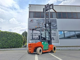 Empilhador de contrapeso 4 rodas Toyota 8FBMT50 - 11