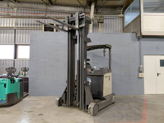 Empilhador retráctil Crown ESR5000