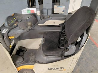 Empilhador retráctil Crown ESR 5260