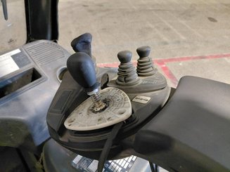 Empilhador de contrapeso 4 rodas Fenwick E16P