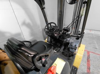 Empilhador de contrapeso 4 rodas Caterpillar GP40NTD