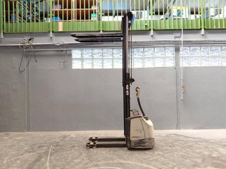 Stacker com condutor a pé Crown WF3000 1.2 - 9