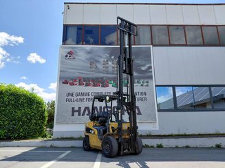 Empilhador de contrapeso 4 rodas Caterpillar GP30N