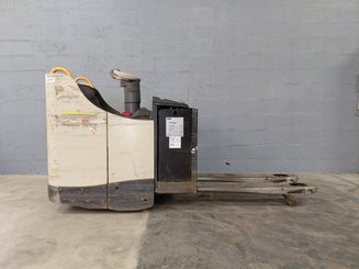 Porta-paletes eléctrico com condutor transportado Crown WT3040 2.00