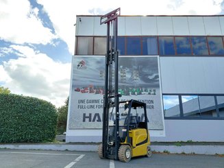 Empilhador de contrapeso 4 rodas Yale ERP25VL