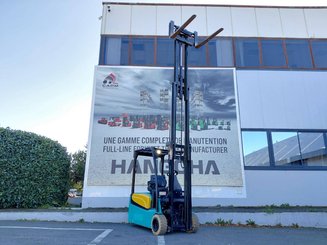 Empilhador de contrapeso 3 rodas Yale ERP18VTL