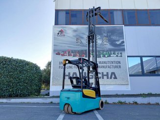 Empilhador de contrapeso 3 rodas Yale ERP18VTL